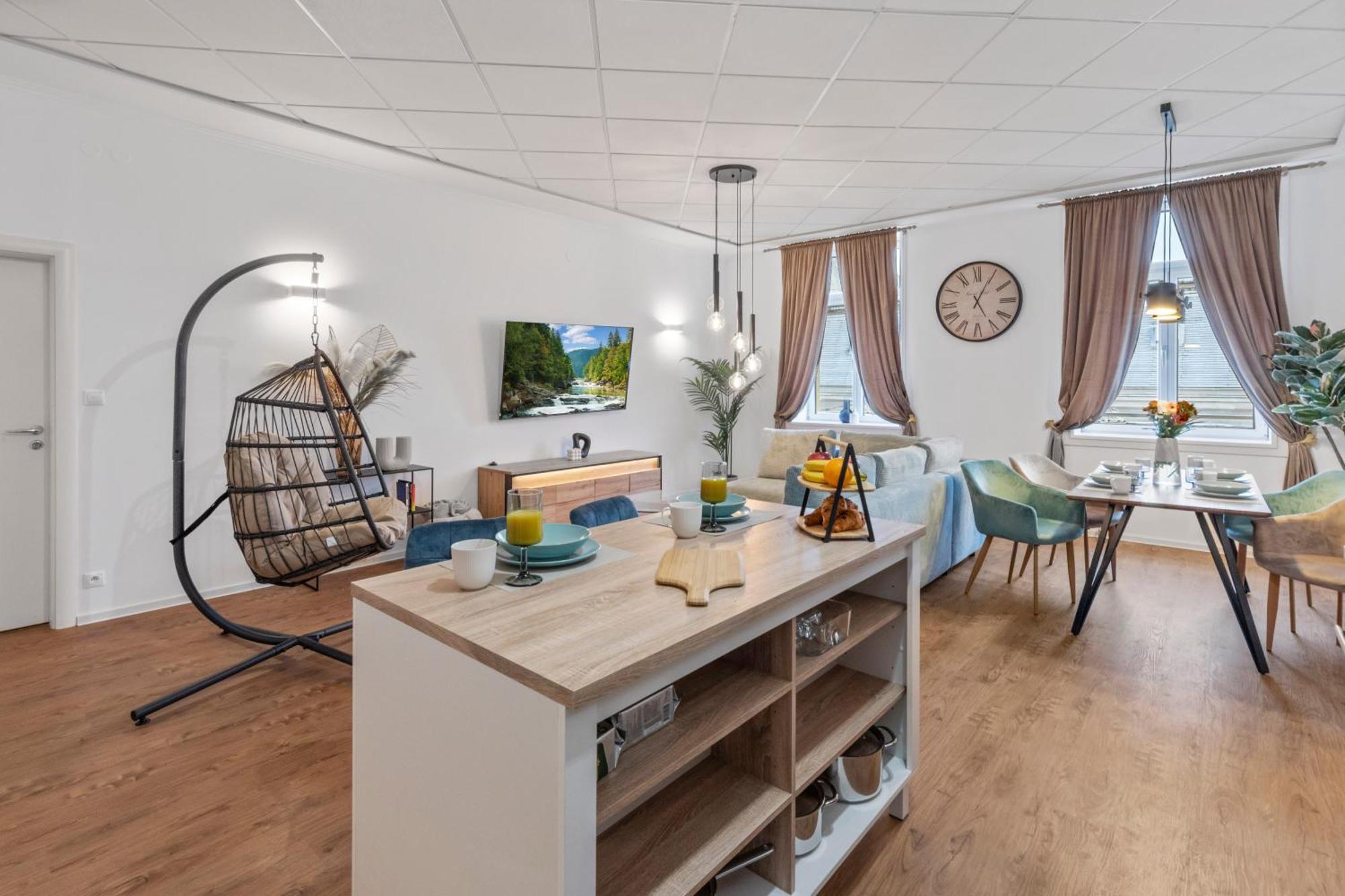 Luxe Living At Old Town Center Apartment Bratislava Exterior photo